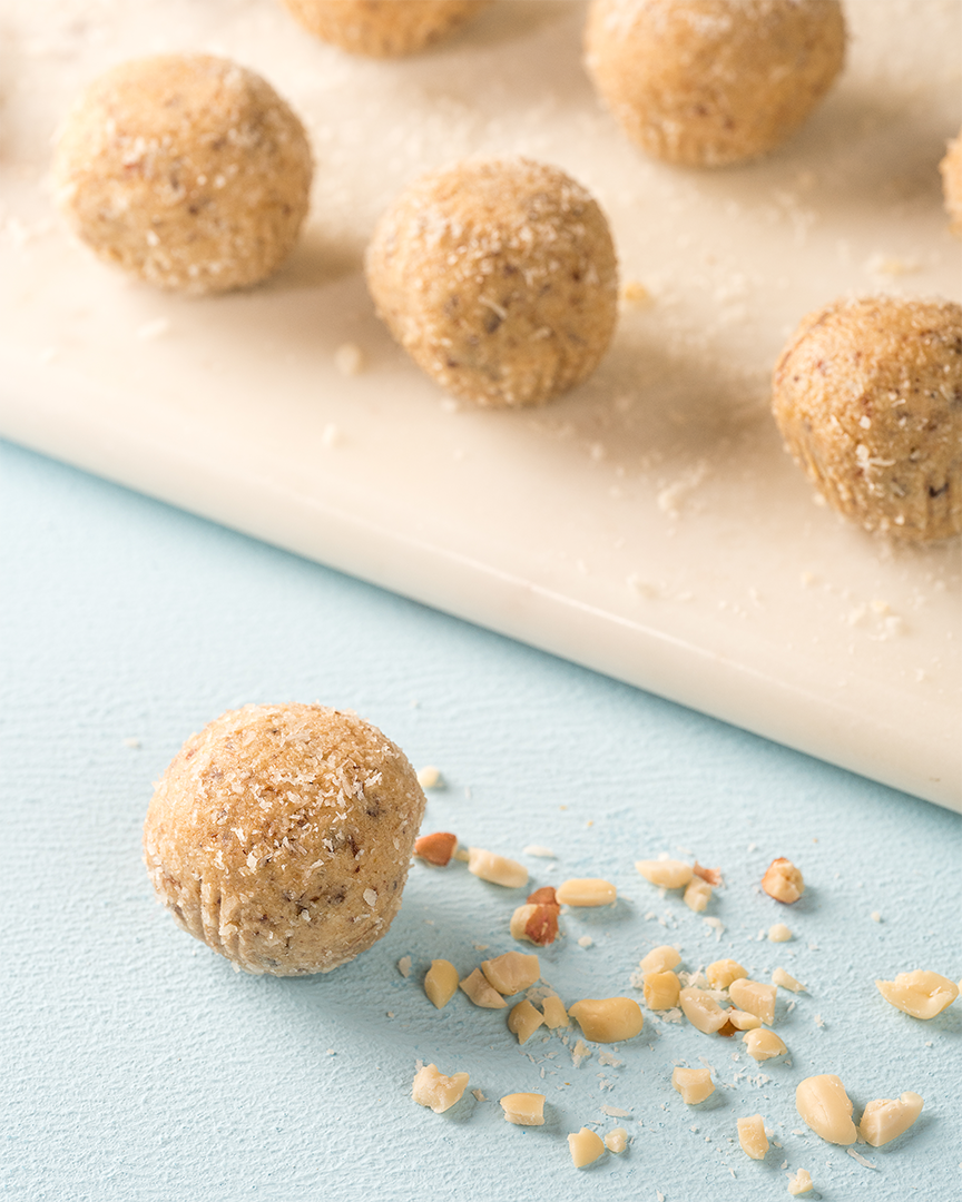 Cashew & Date Energy Bites