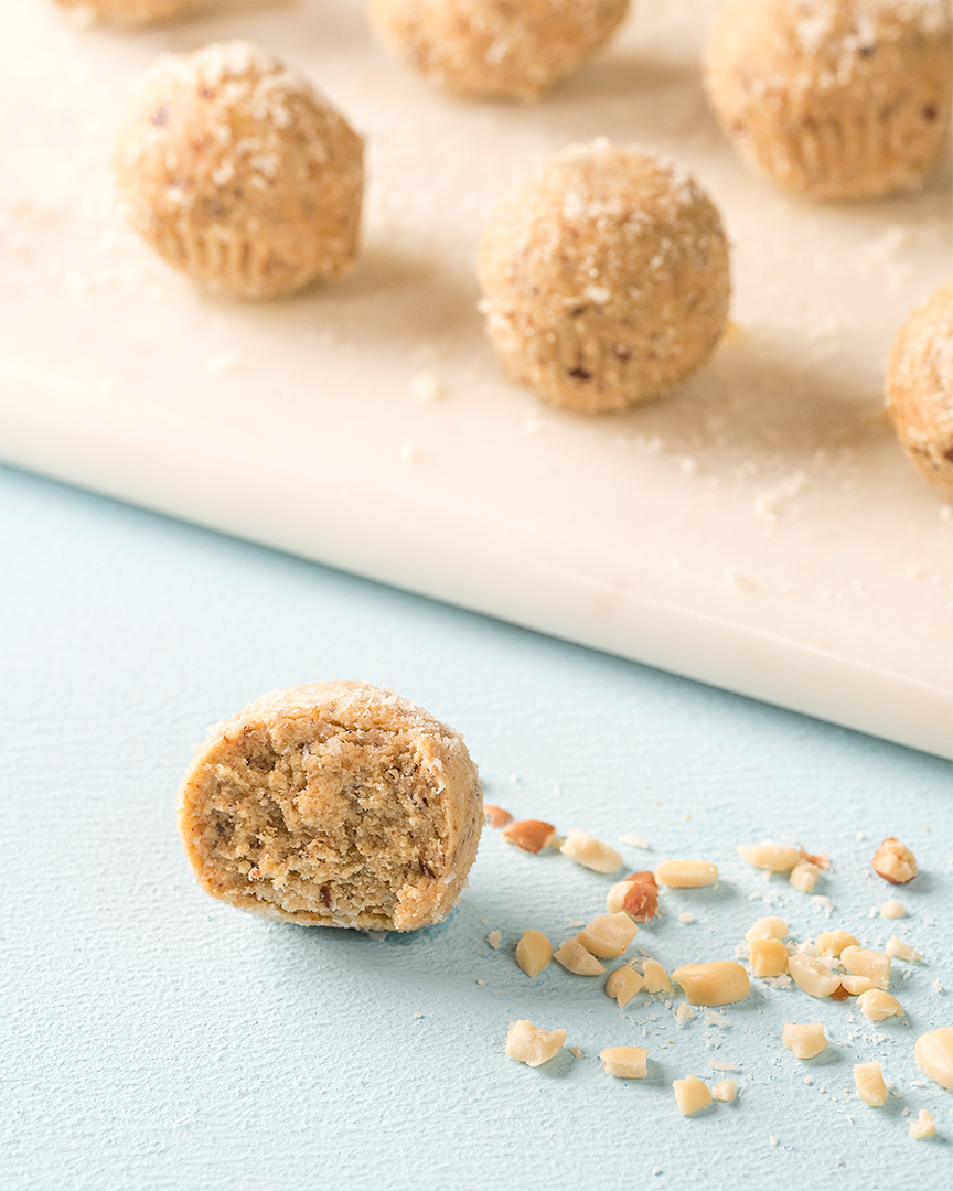Cashew & Date Energy Bites