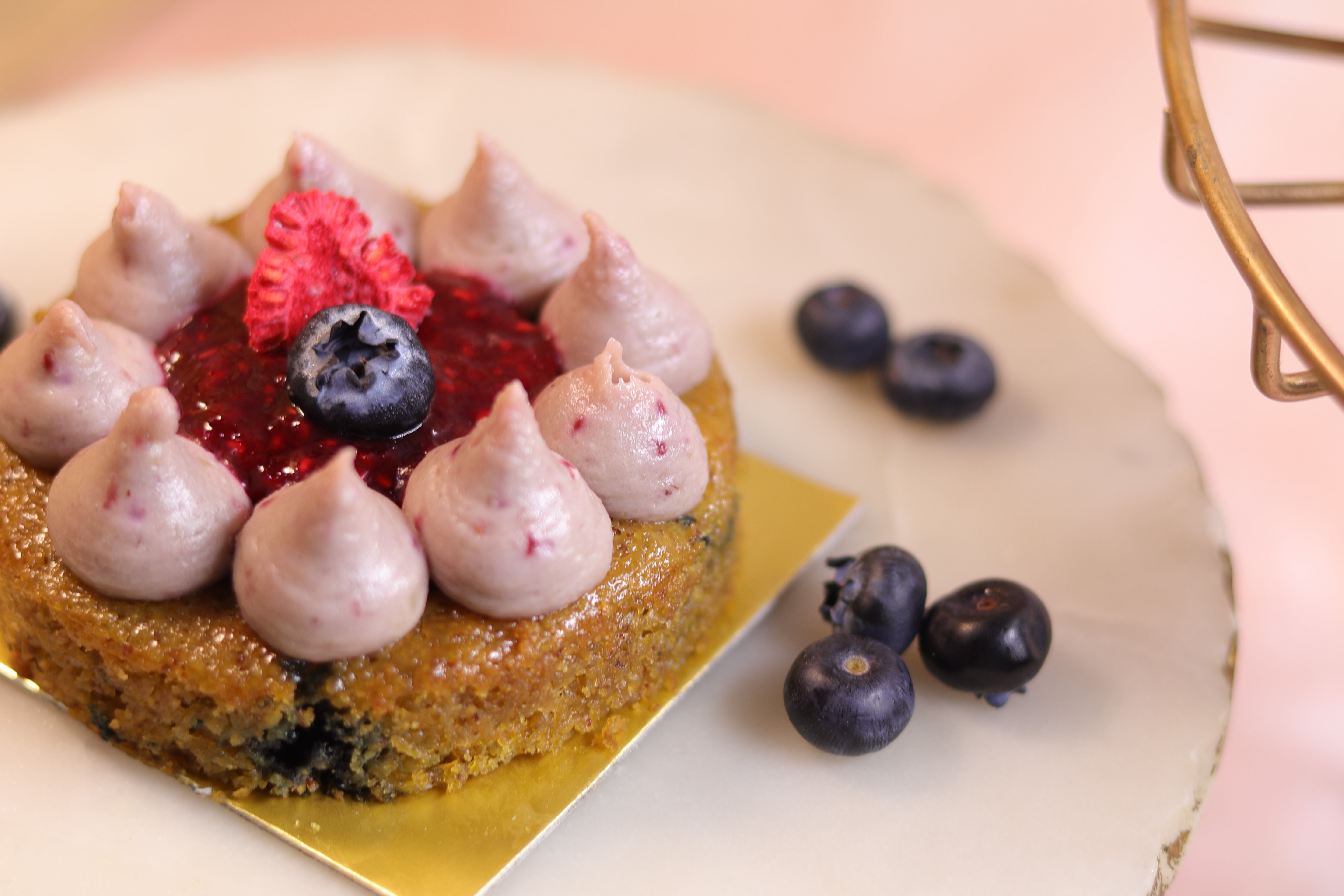 Berry & Cream Cake