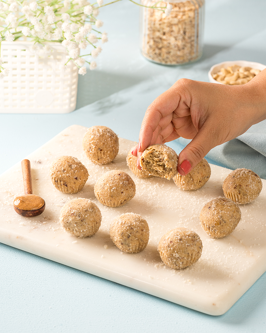 Cashew & Date Energy Bites