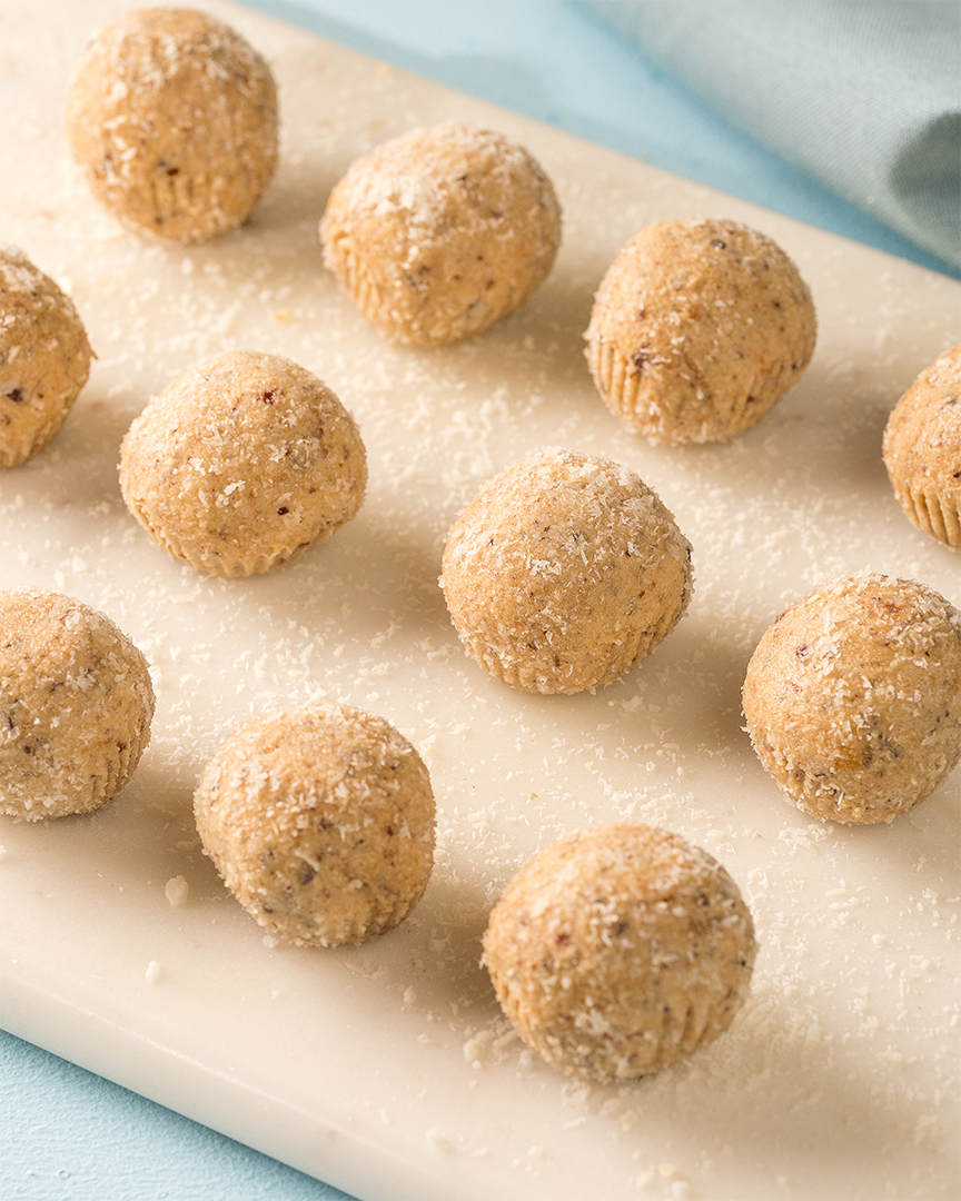 Cashew & Date Energy Bites